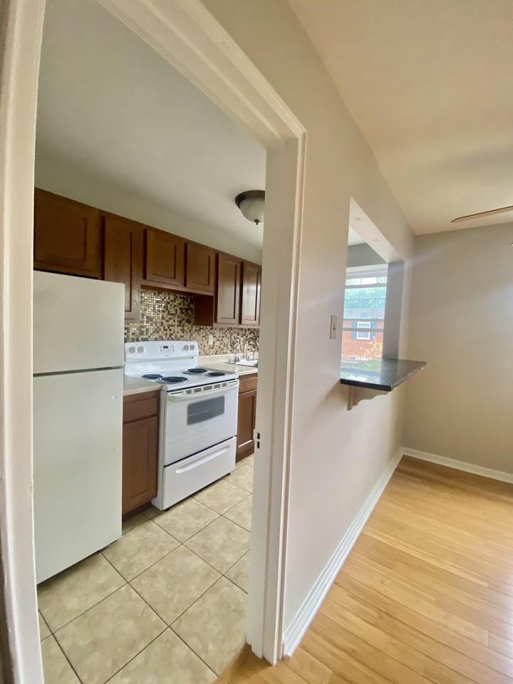 FRIENDSHIP COURT -- 162 - Photo 4 of 39