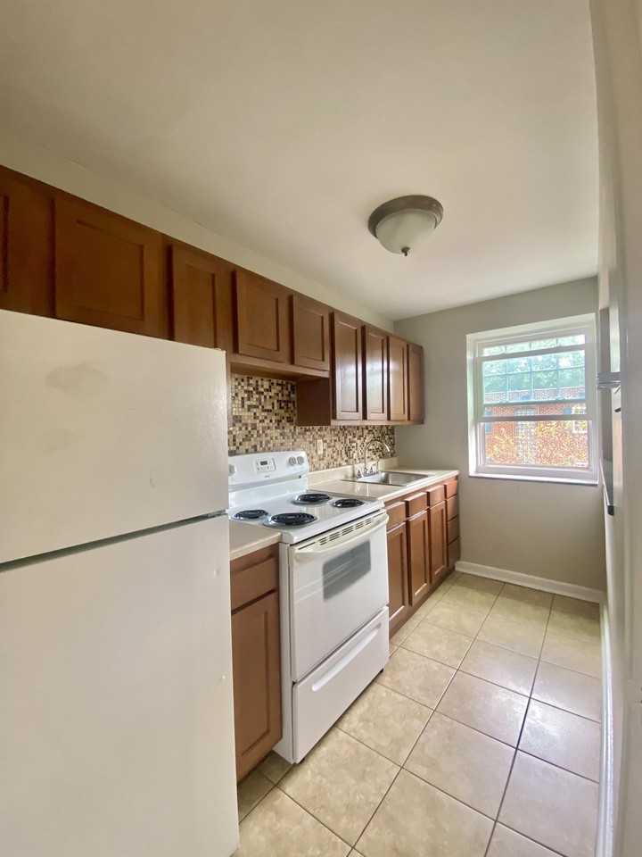 FRIENDSHIP COURT -- 162 - Photo 5 of 39