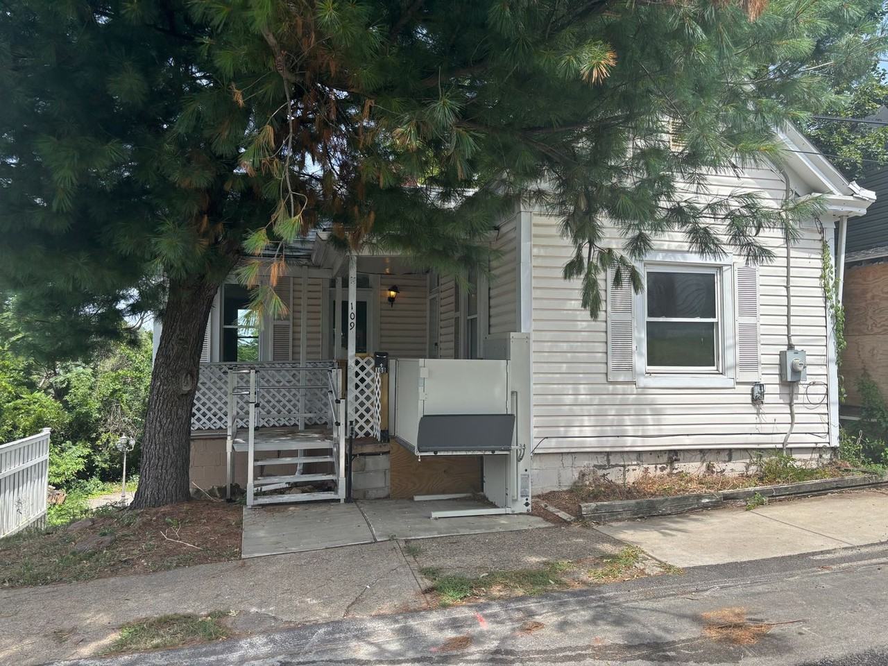 109 E Pitt St - Photo 2 of 31