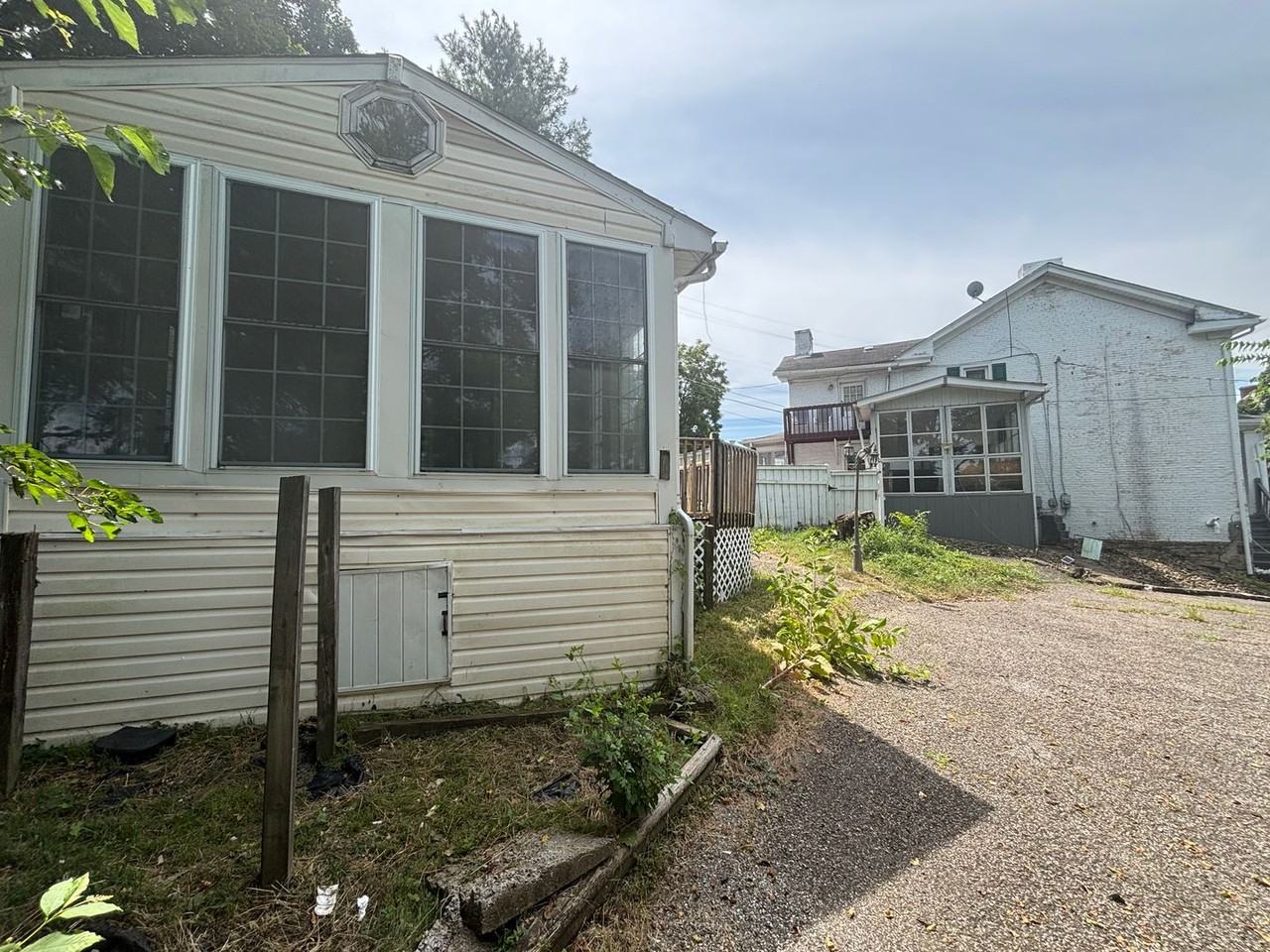 109 E Pitt St - Photo 5 of 31