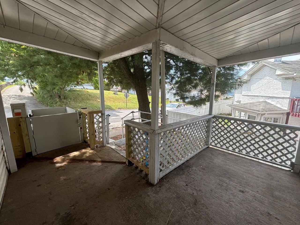 109 E Pitt St - Photo 6 of 31