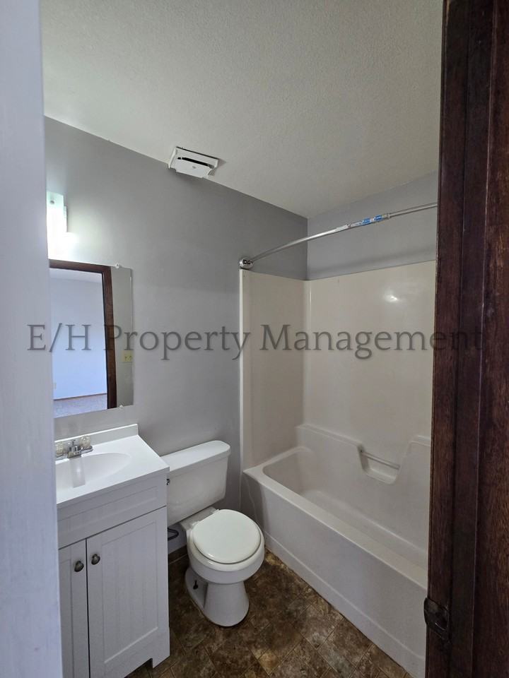 1322 South Vine Street - Photo 7 of 7