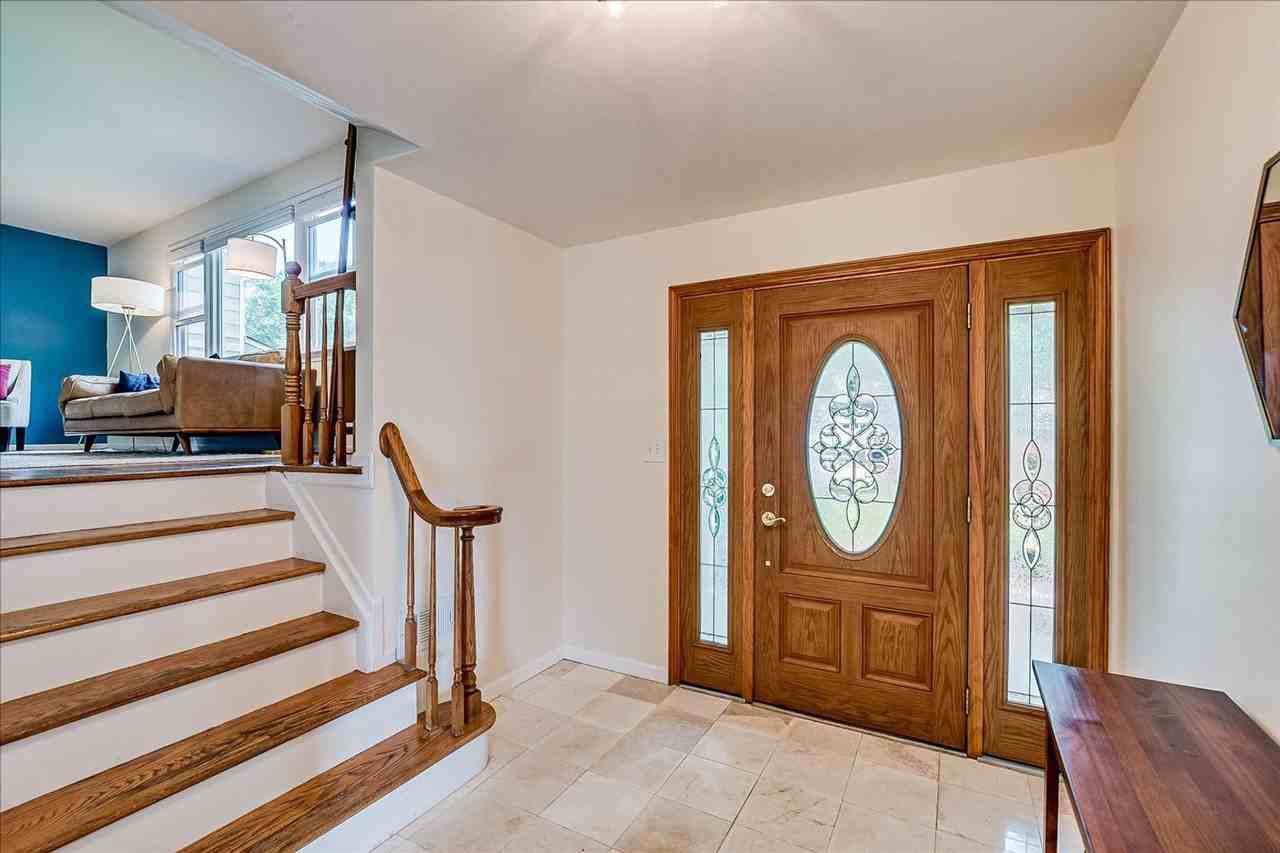 26 James Ave - Photo 3 of 35