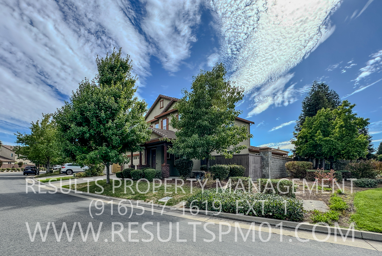 1389 Mallard Creek Dr - Photo 3 of 40