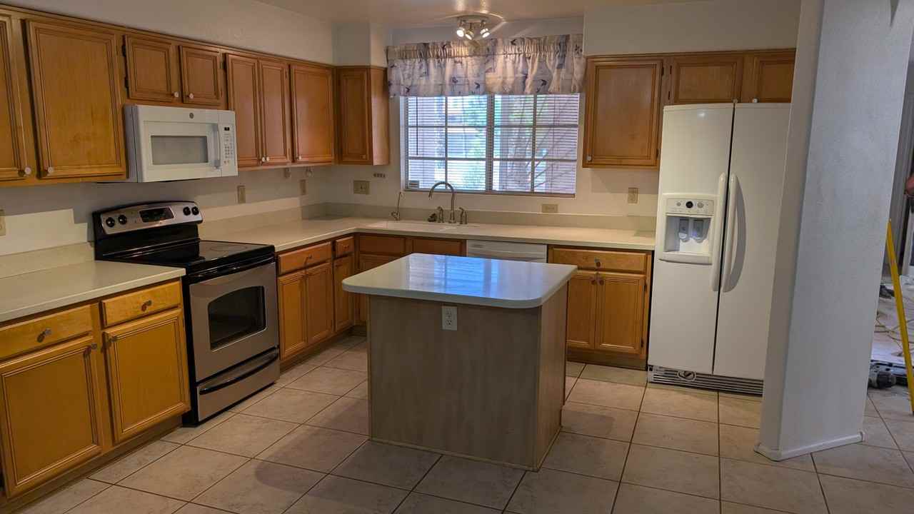19409 N 78th Dr - Photo 3 of 6