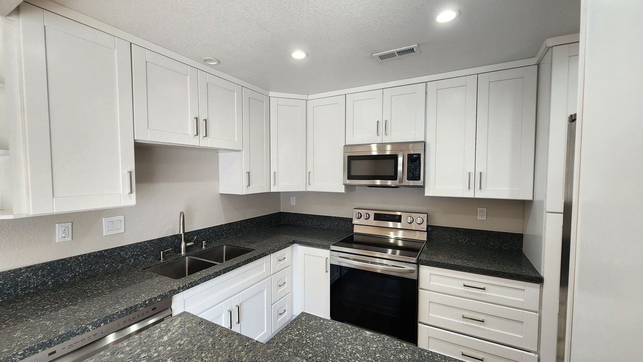 532 Via De La Valle #G - Photo 2 of 14