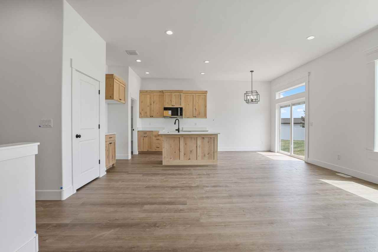 3418 3418 Schneider Dr - Photo 2 of 34