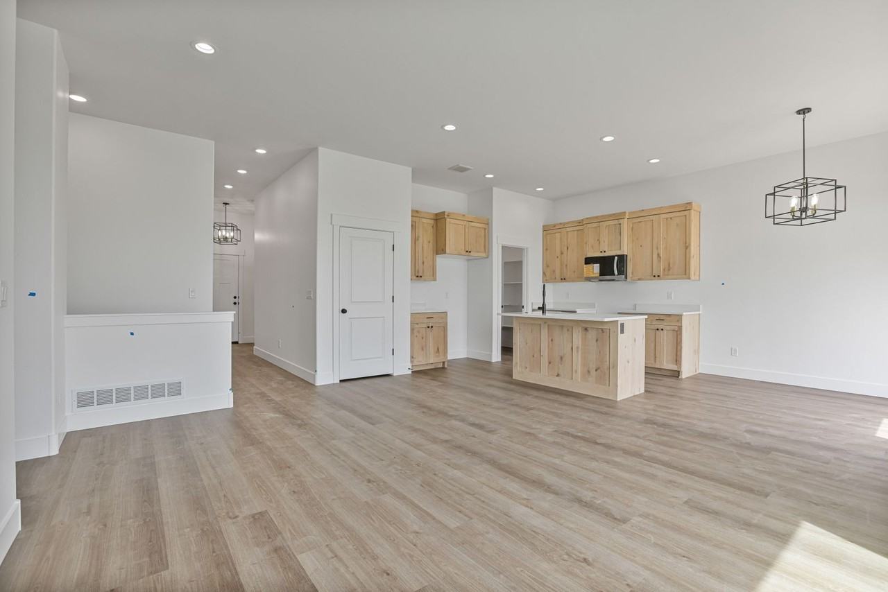 3418 3418 Schneider Dr - Photo 3 of 34