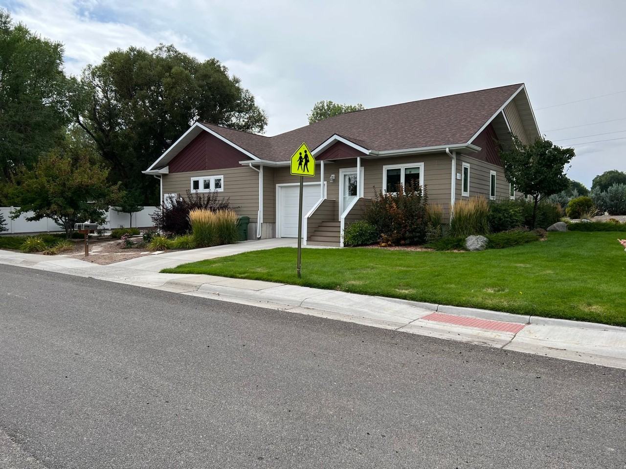 203 W Bell Ave Apt B - Photo 2 of 34