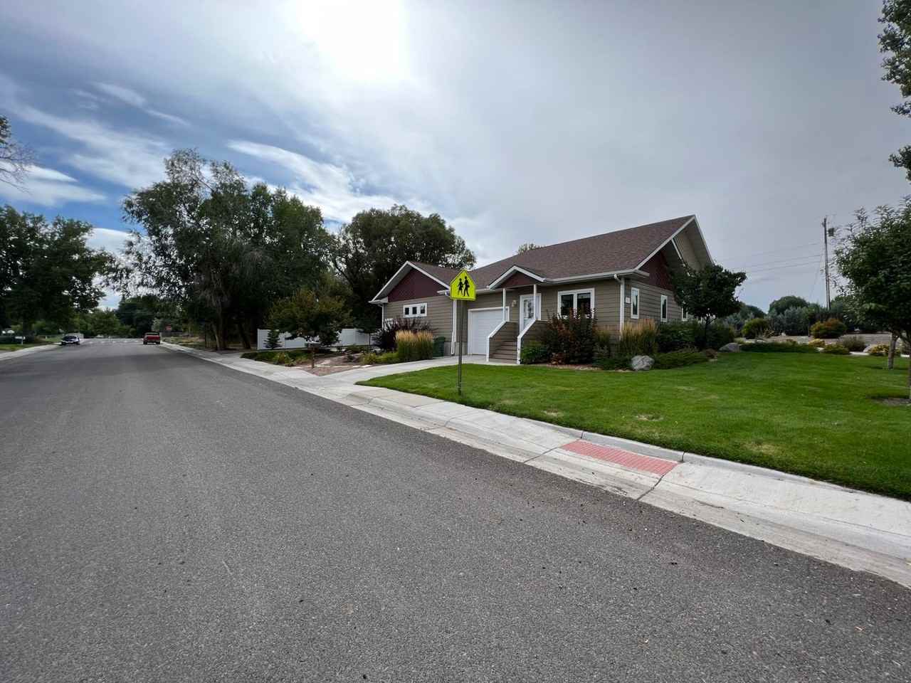 203 W Bell Ave Apt B - Photo 3 of 34