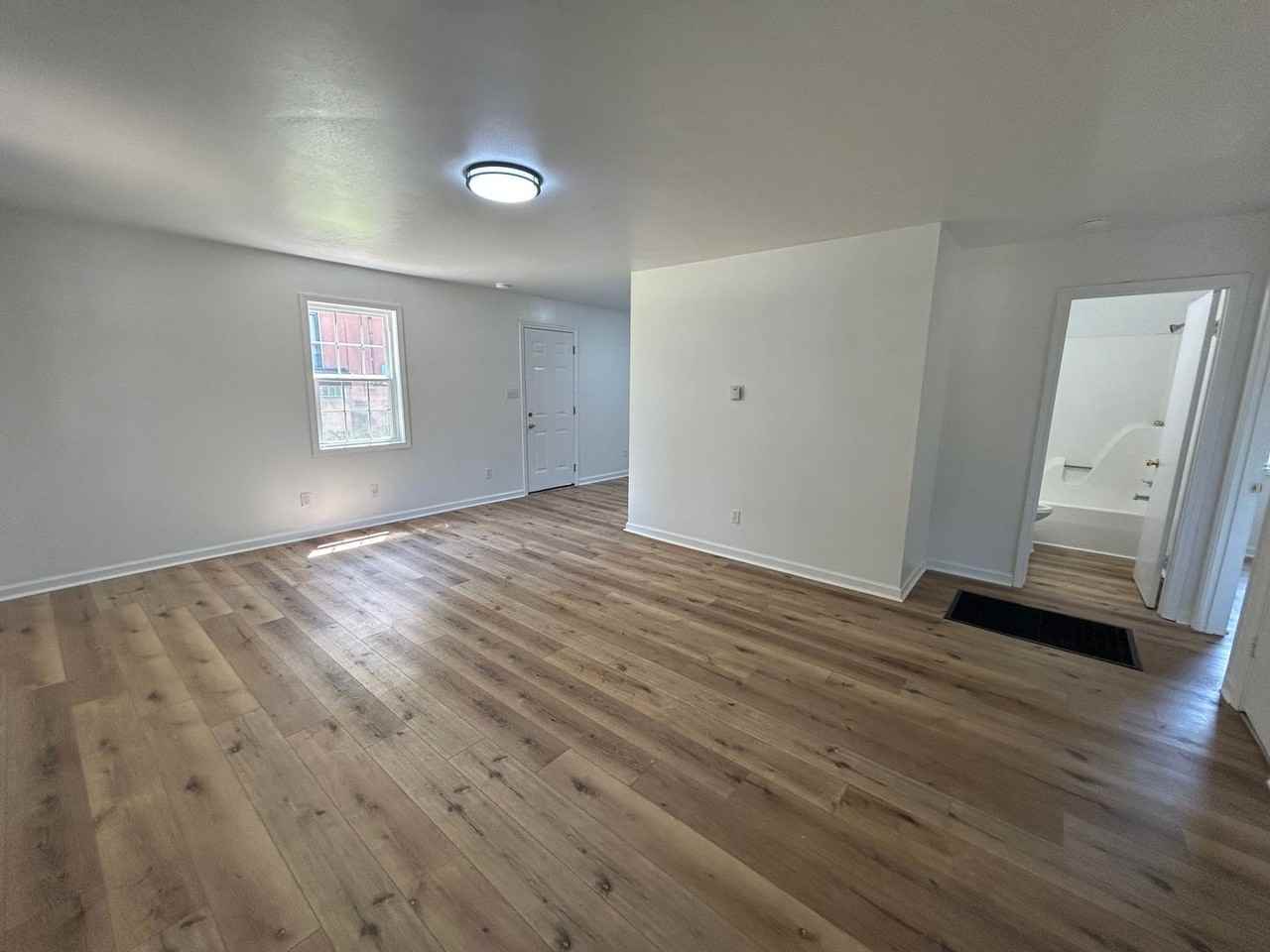 271 N Bradford Ave - Photo 2 of 6