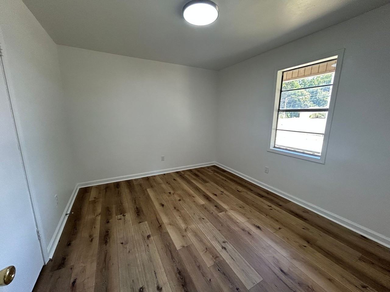 271 N Bradford Ave - Photo 4 of 6