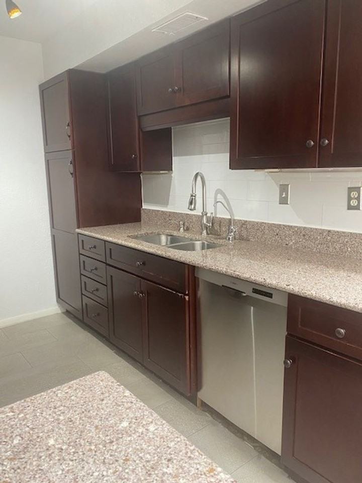 86 Roaring Fork Ave Apt C2 - Photo 2 of 7