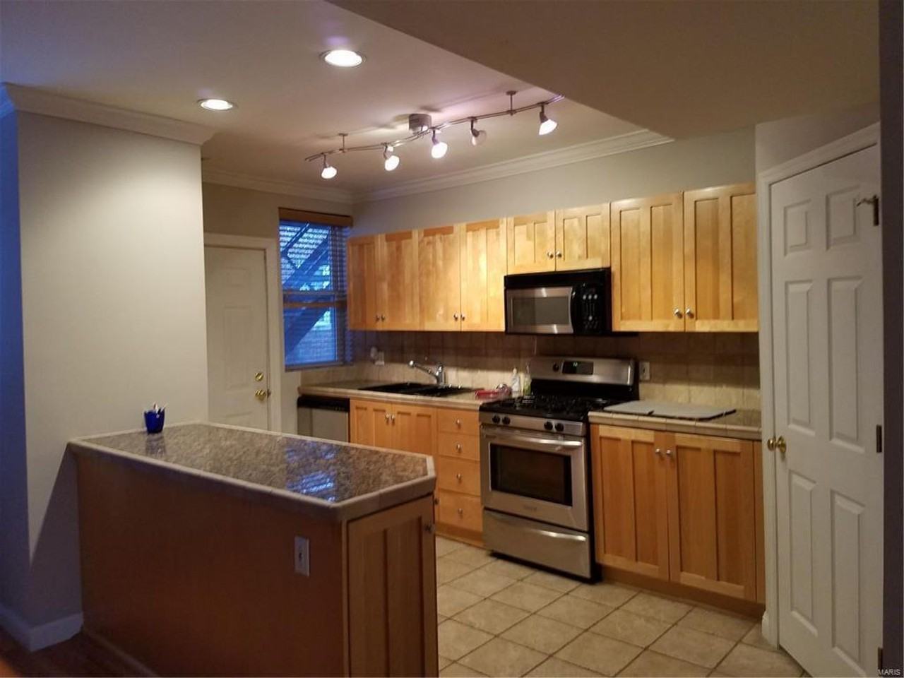 6318 N Rosebury Ave - Photo 2 of 5