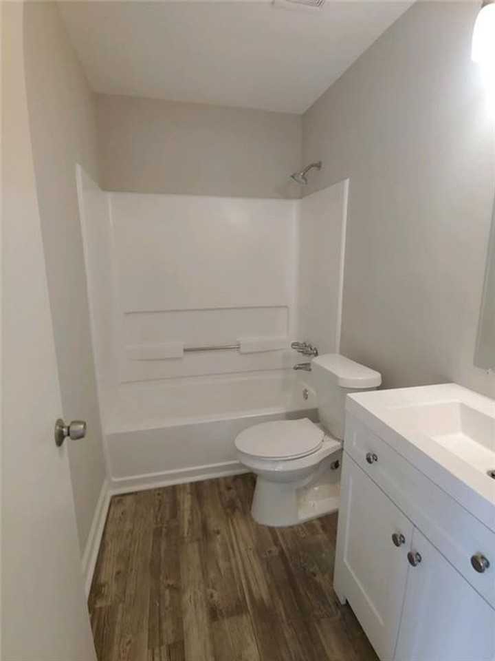 5451 Farmview Close - Photo 4 of 8