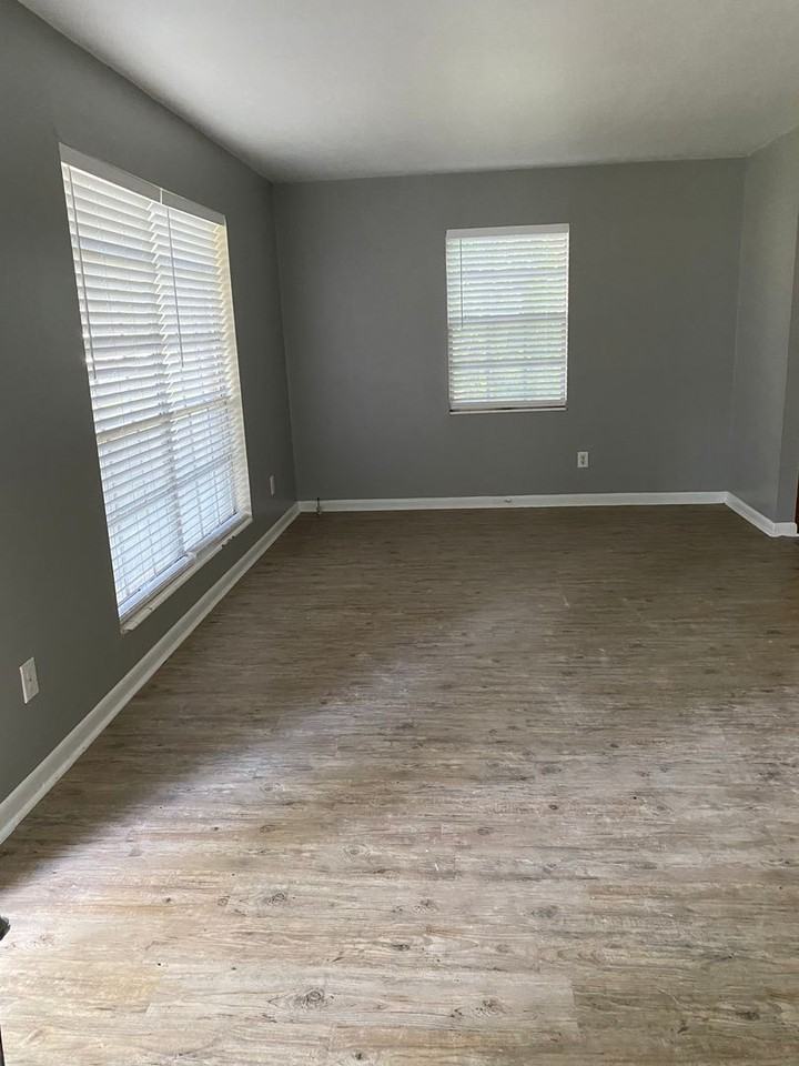 1100 Carissa Dr - Photo 2 of 12