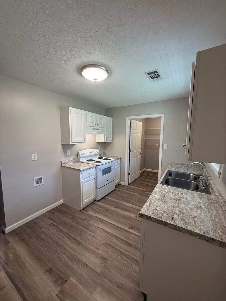 1580 County Road 885 - Photo 3 of 15