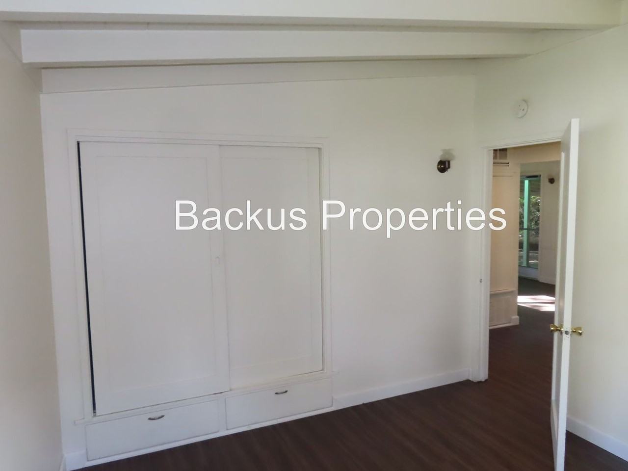 240 Walnut St - Photo 6 of 13