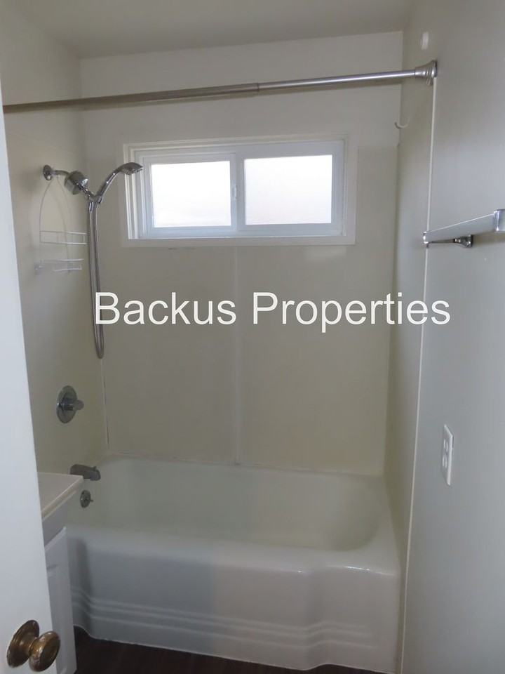 240 Walnut St - Photo 7 of 13