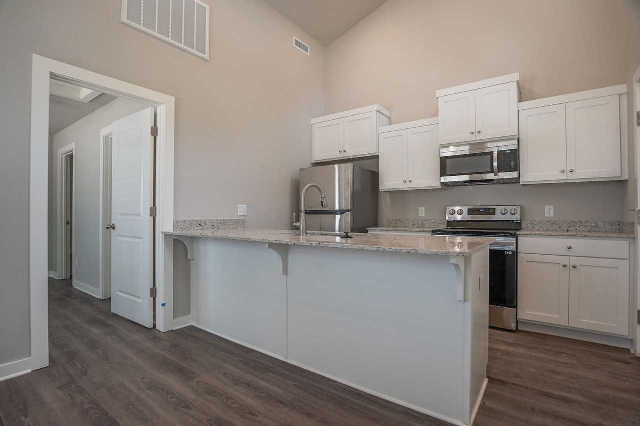 584 N Littleleaf Ter - Photo 3 of 12