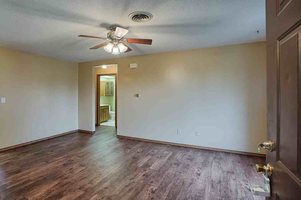 1101 Clifford Drive - Photo 4 of 26