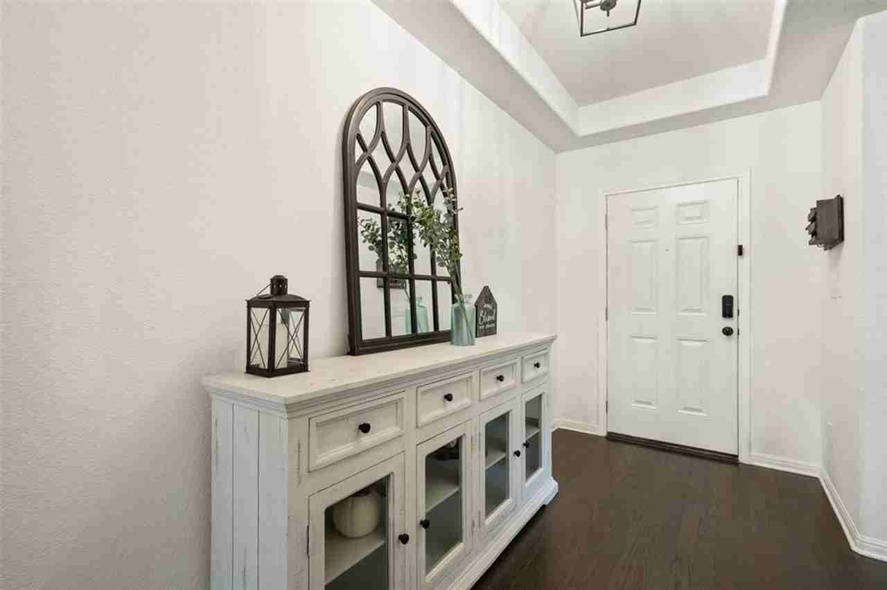 2624 Bantry Rd - Photo 3 of 36