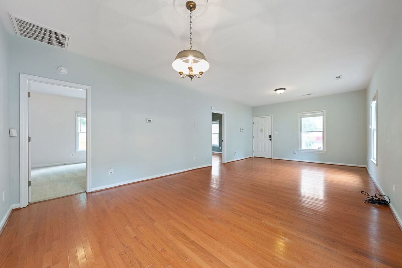804 Gerard St - Photo 4 of 16