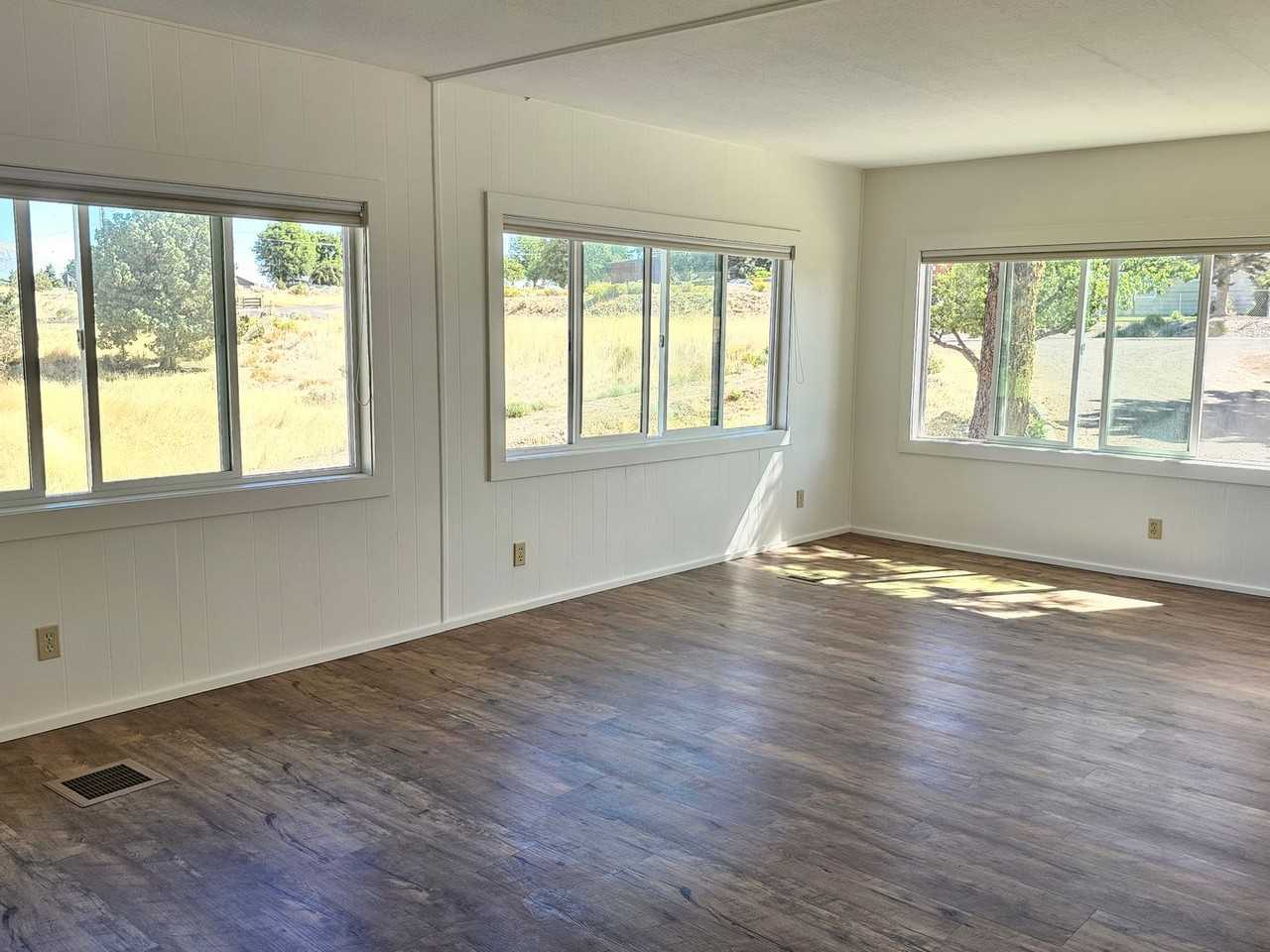 2670 Sw Aaron St - Photo 3 of 12