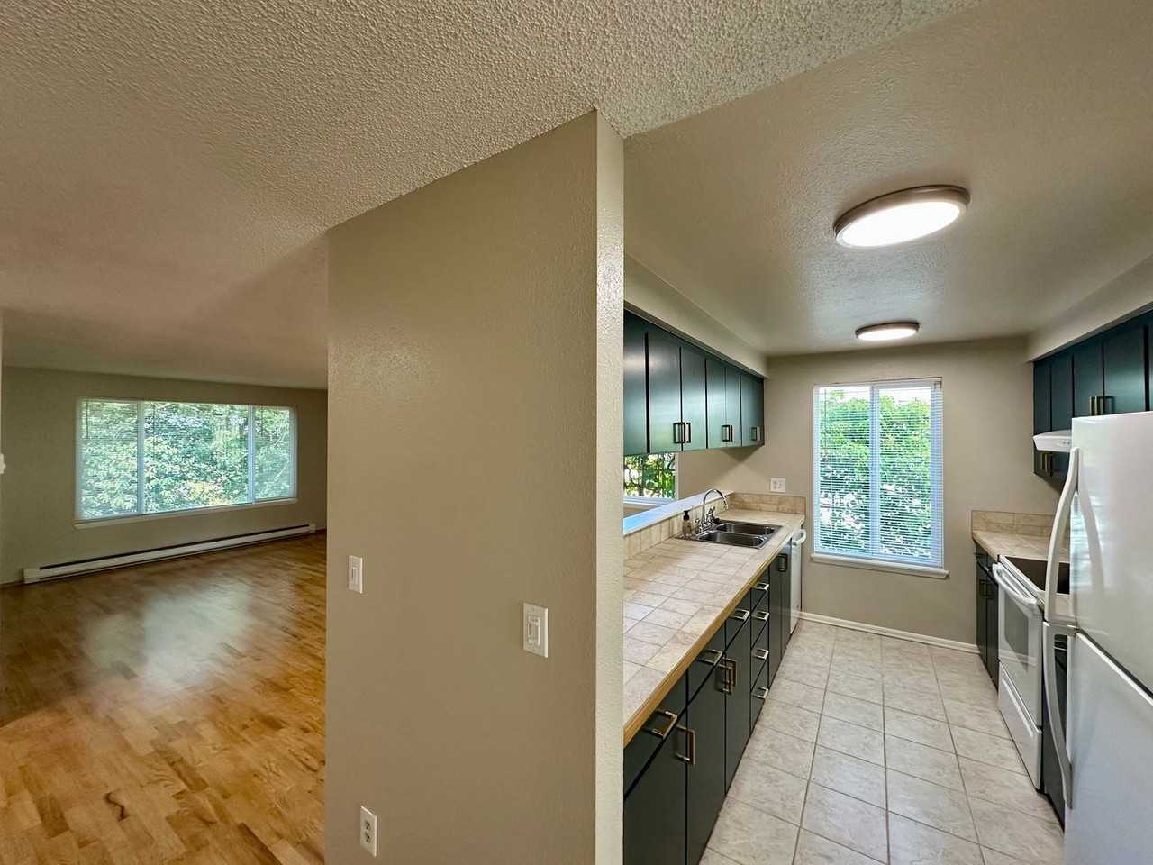 1702 34th St - Photo 5 of 16