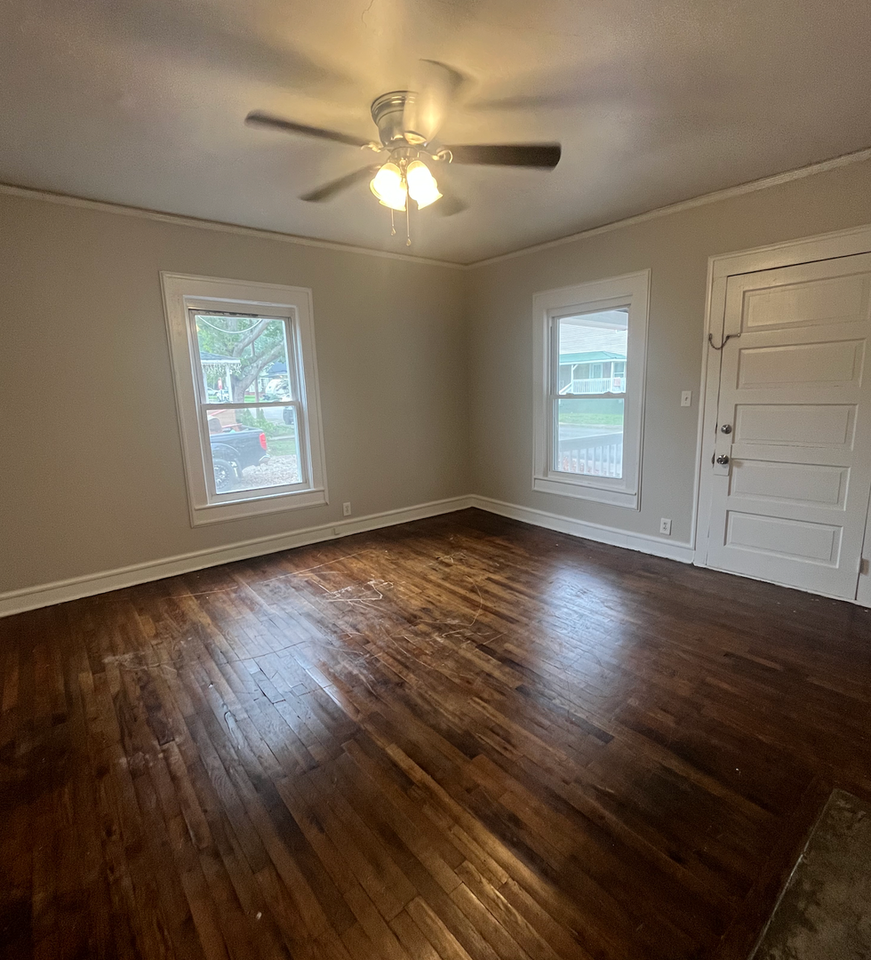 274 Buncombe St - Photo 3 of 13
