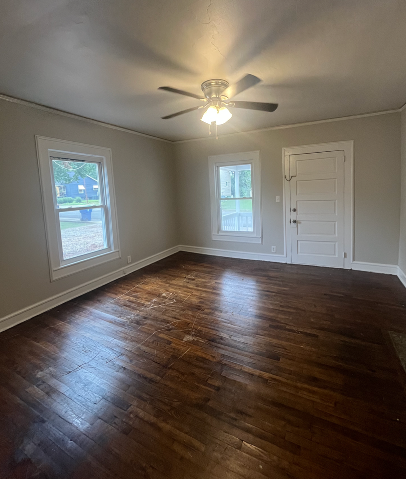 274 Buncombe St - Photo 4 of 13