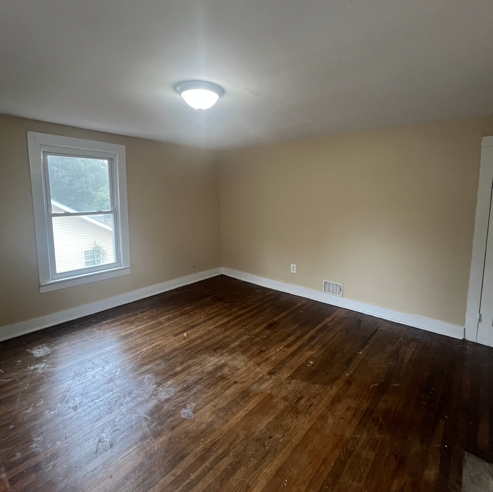 274 Buncombe St - Photo 7 of 13