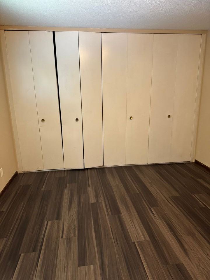 2300 Sears 2300 - #7 - Photo 3 of 5