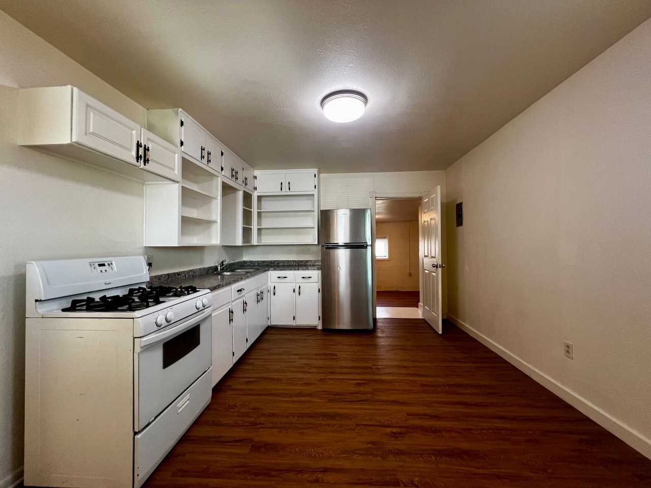 304 Avenue R - Photo 5 of 11