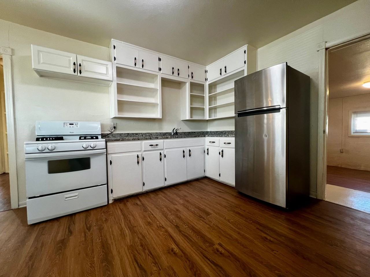 304 Avenue R - Photo 6 of 11