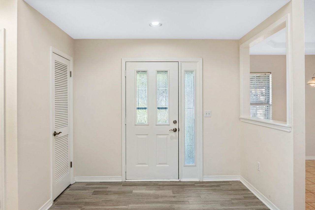 305 Parkwood Pl - Photo 5 of 39
