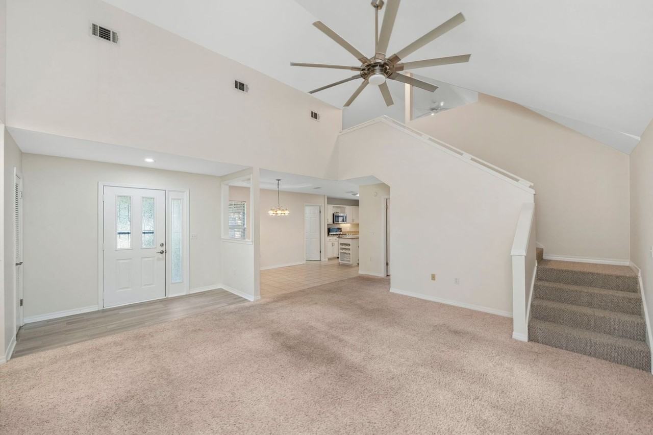 305 Parkwood Pl - Photo 7 of 39