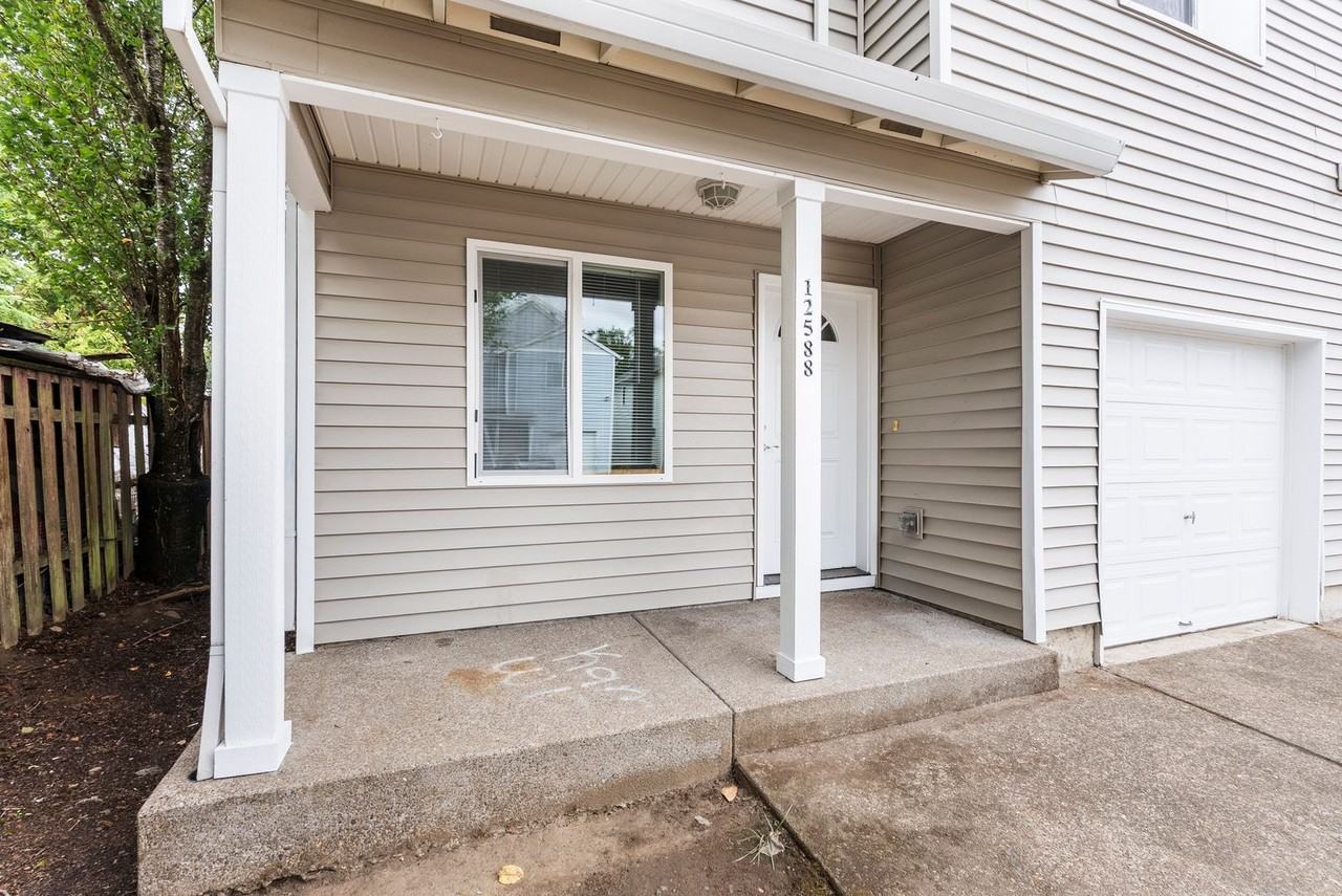 12588 Se Ramona St - Photo 2 of 37