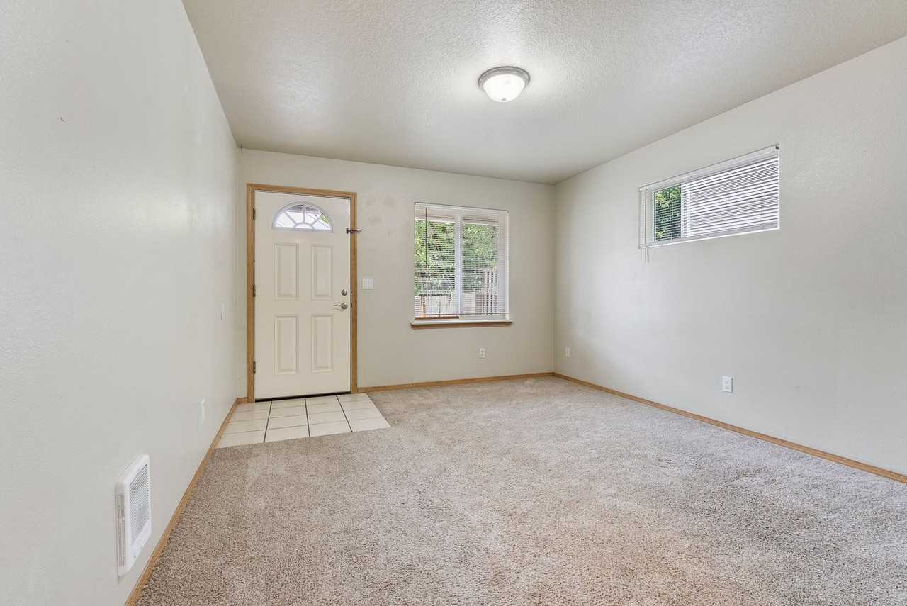 12588 Se Ramona St - Photo 3 of 37