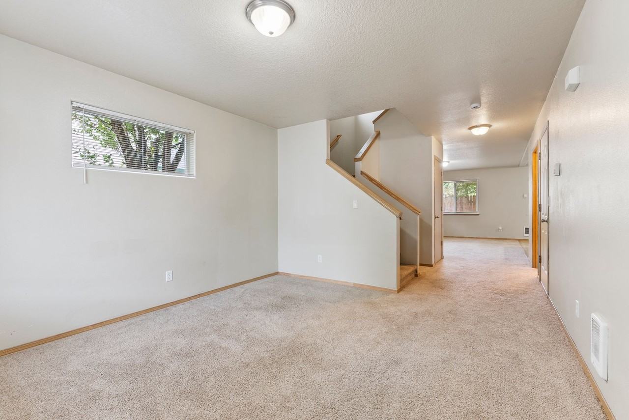 12588 Se Ramona St - Photo 4 of 37