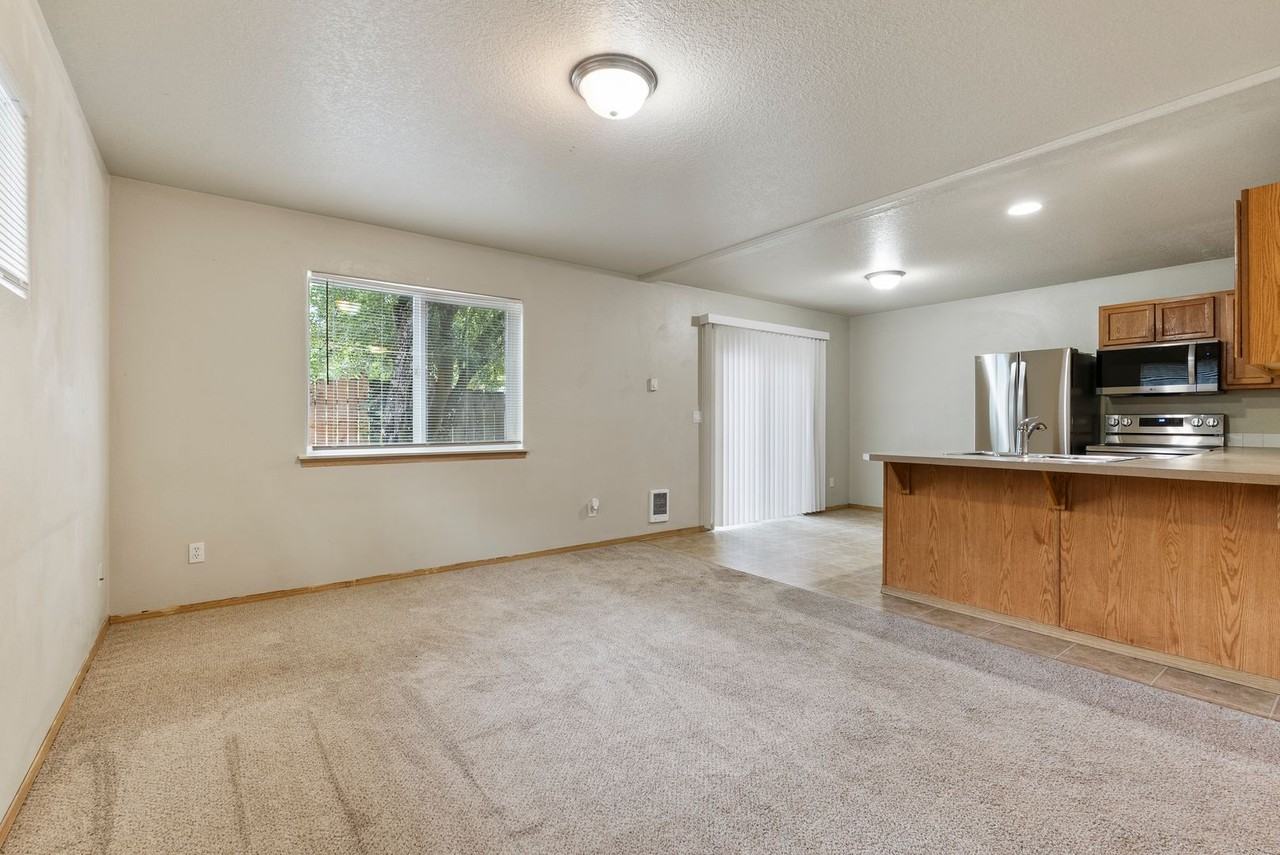 12588 Se Ramona St - Photo 7 of 37