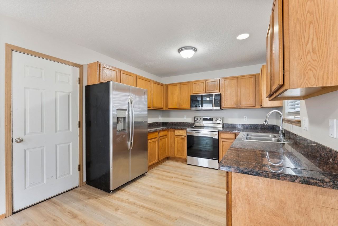 12618 Se Ramona St - Photo 2 of 34
