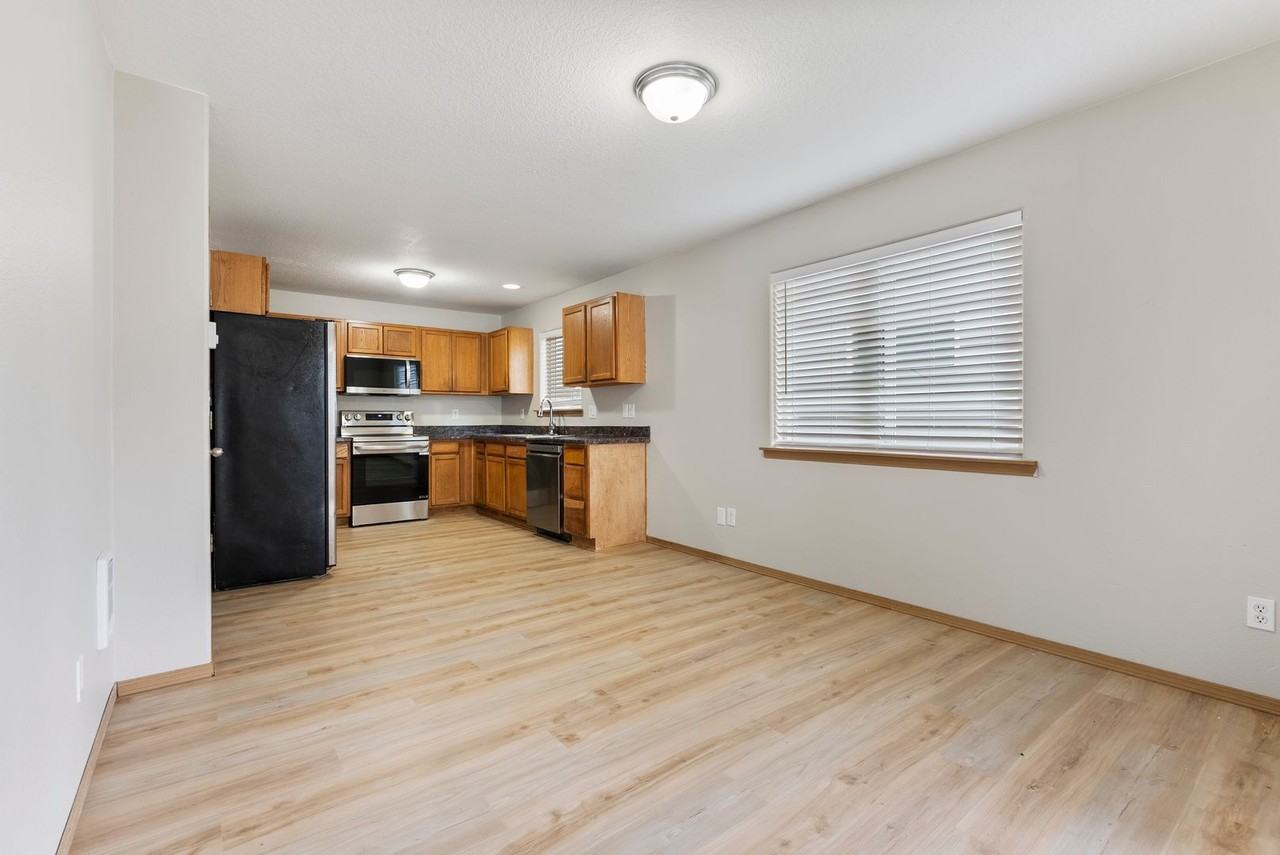 12618 Se Ramona St - Photo 3 of 34