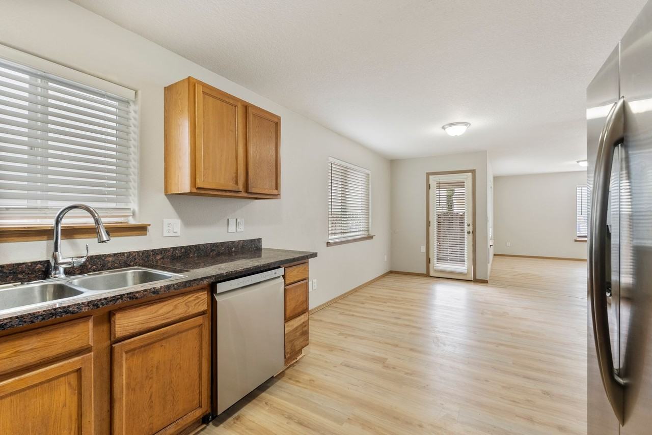 12618 Se Ramona St - Photo 4 of 34