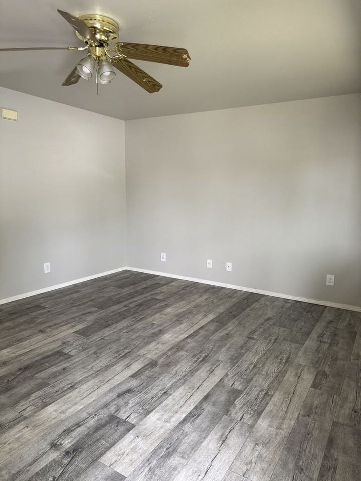 217 Jason Ave - Photo 3 of 29