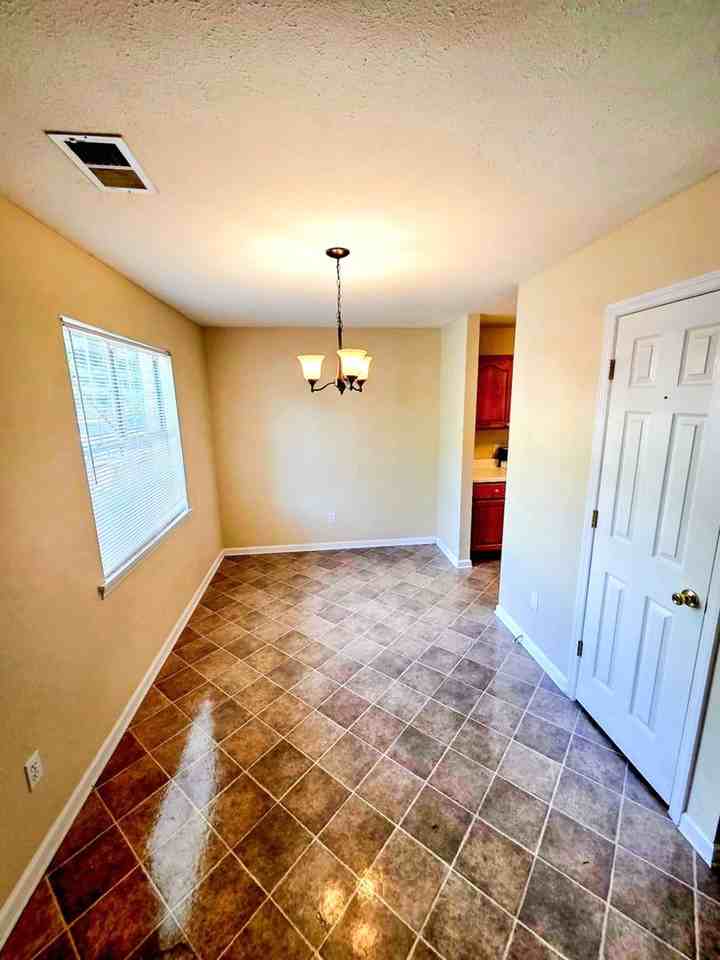 117 Brown Ave - Photo 3 of 8