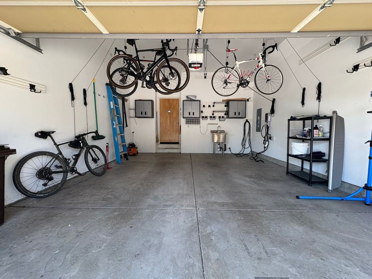 4154 Longview Ln - Photo 3 of 31