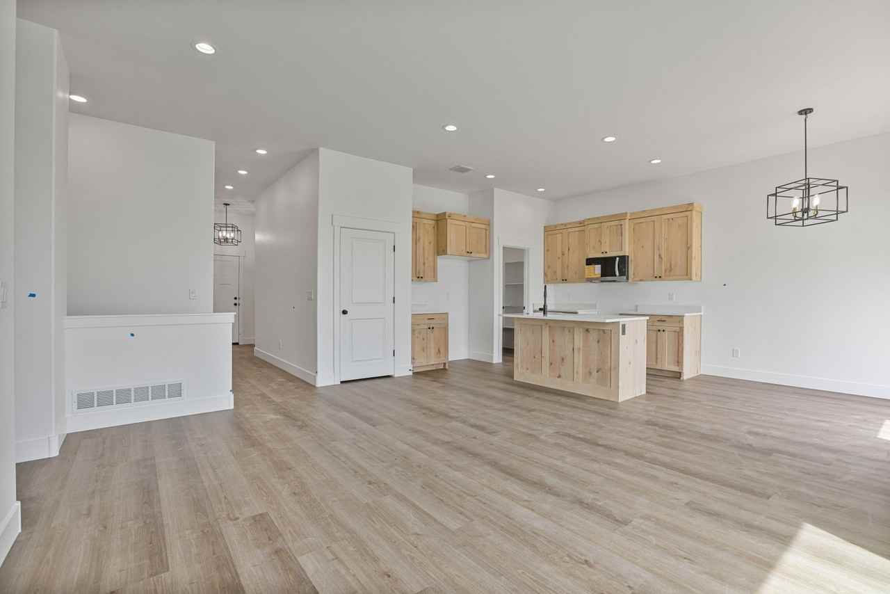 3820 Sienna Dr - Photo 3 of 33