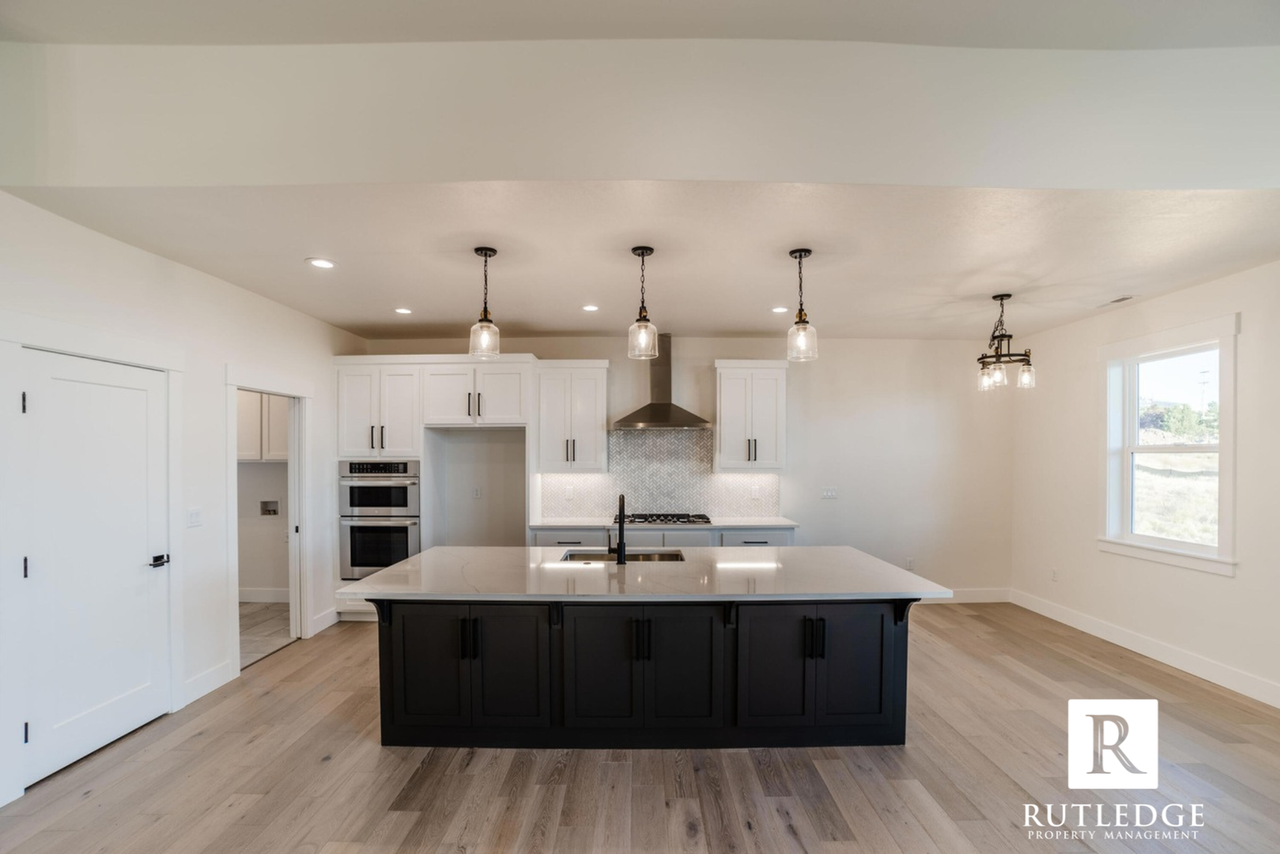 3282 Sky Way - Photo 4 of 34