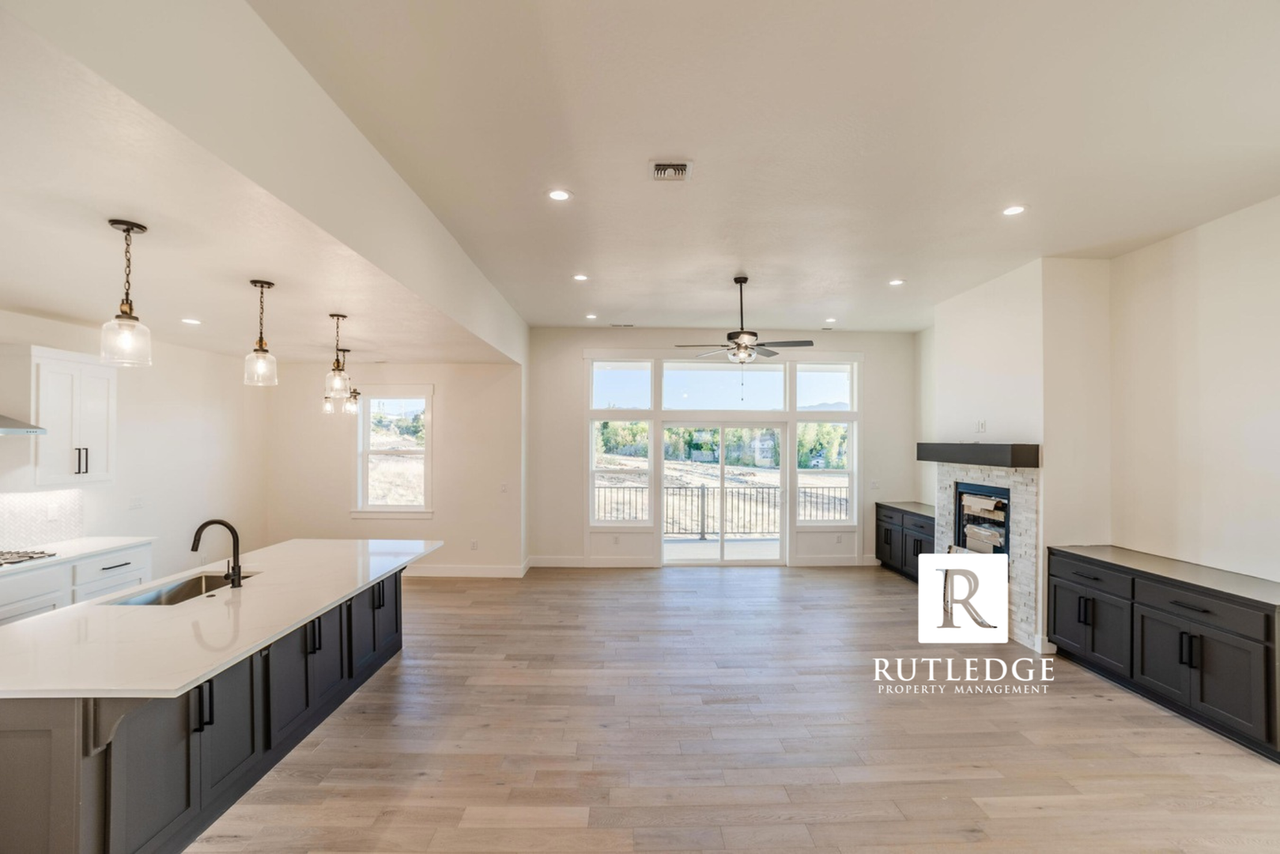 3282 Sky Way - Photo 5 of 34